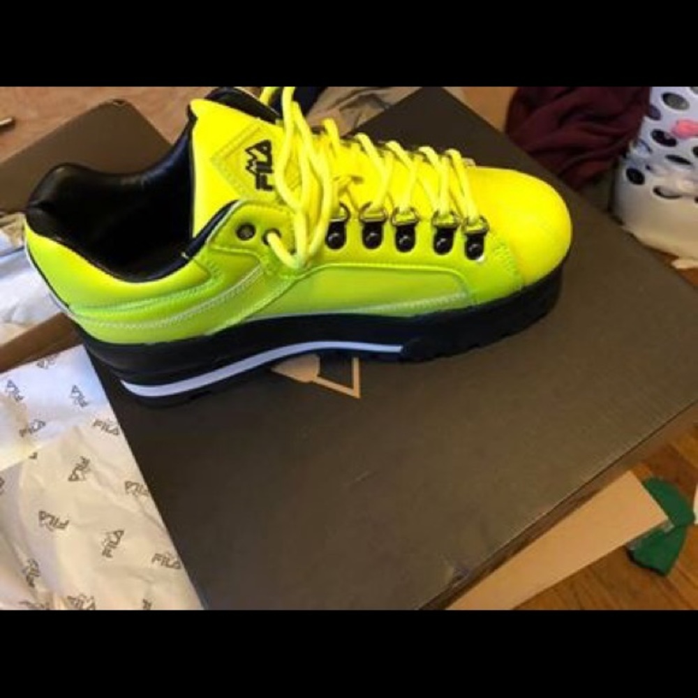 **NEVER WORN*** Fila Trailblazer